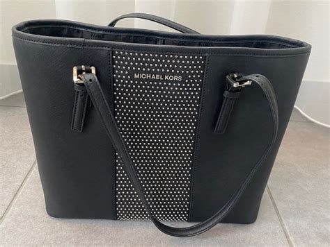 michael kors tasche mit nieten schwarz|Designer.